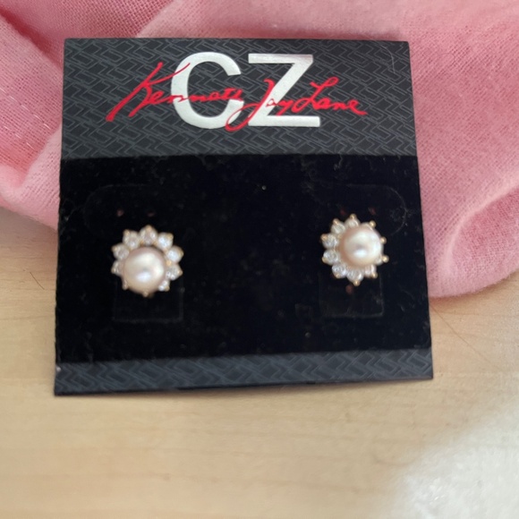 Pearl Stud Earrings - Picture 3 of 3